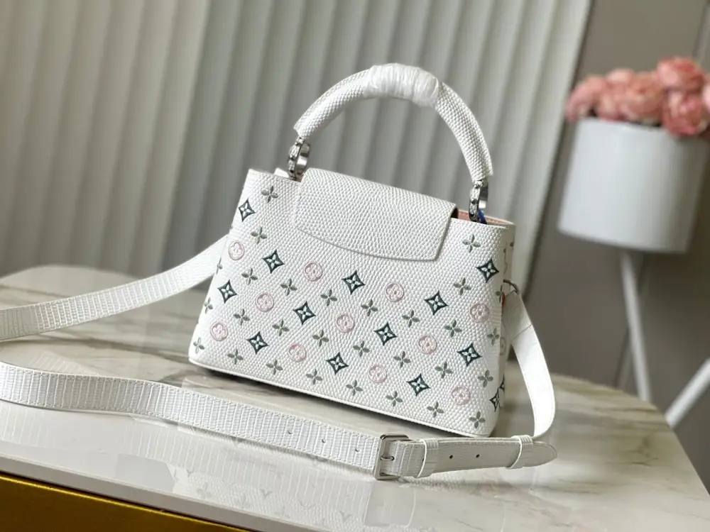 Louis Vuitton A bag Capucines 27 cm — Photo 3