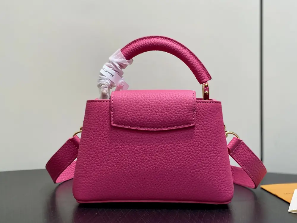 Louis Vuitton Сумка Capucines кожаная 21 см — Фото 3