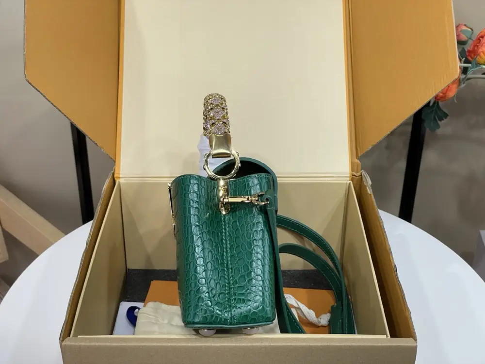 Louis Vuitton Сумка Capucines шкіряна 21 см — Фото 3