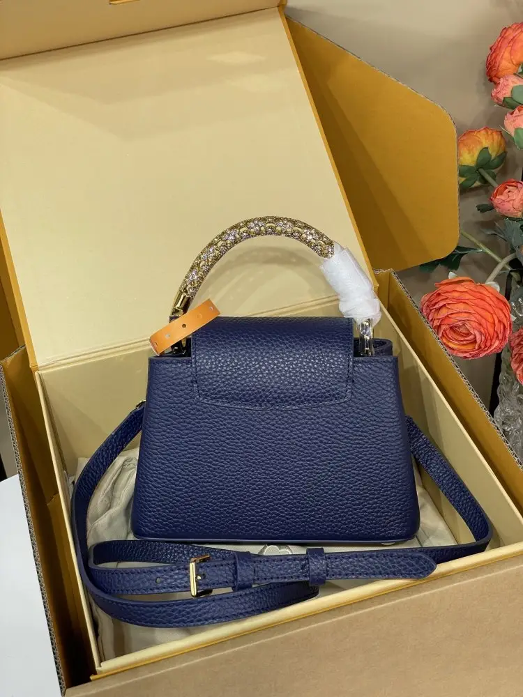 Louis Vuitton Сумка Capucines шкіряна 21 см — Фото 3