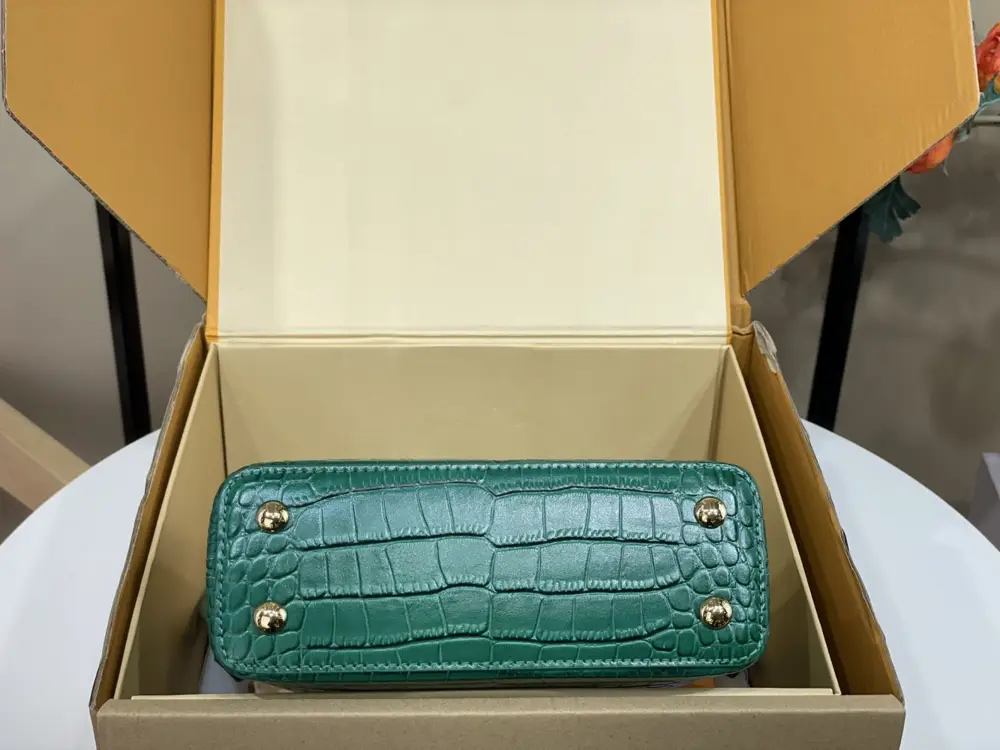 Louis Vuitton Сумка Capucines шкіряна 21 см — Фото 4