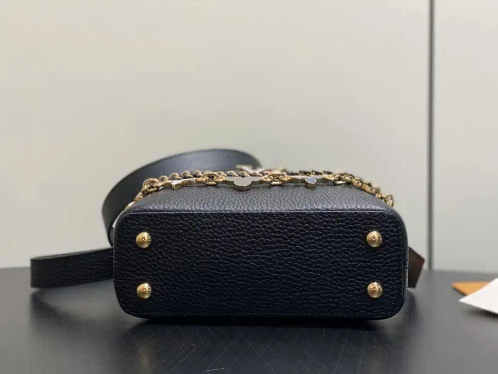 Louis Vuitton A bag Capucines leather 21 cm — Photo 4