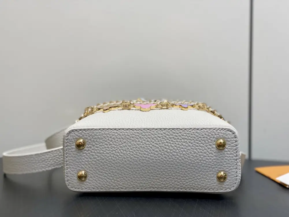 Louis Vuitton A bag Capucines leather 21 cm — Photo 4