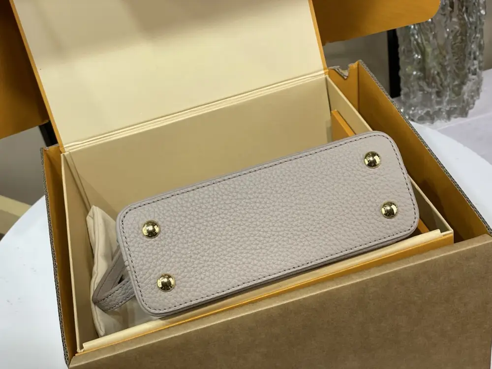 Louis Vuitton Сумка Capucines шкіряна 21 см — Фото 4