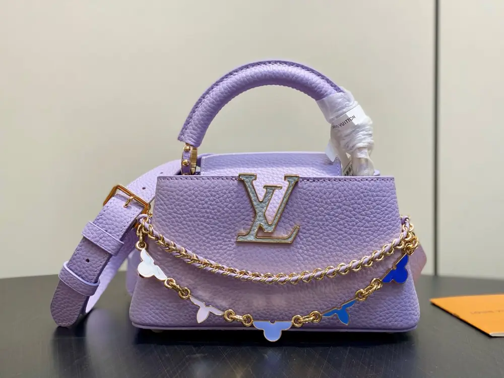 Louis Vuitton — Сумка Capucines шкіряна 22 см