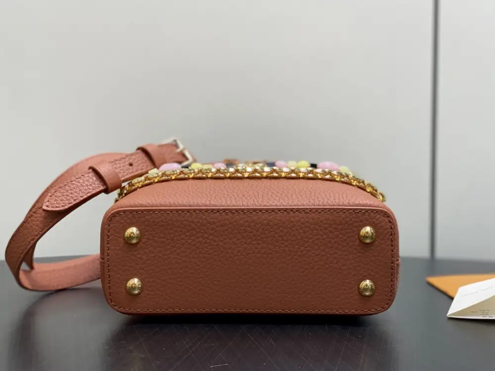 Louis Vuitton Сумка Capucines шкіряна 22 см — Фото 4