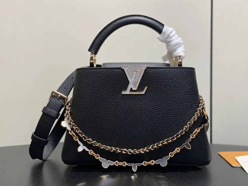 Louis Vuitton — Сумка Capucines шкіряна 27 см