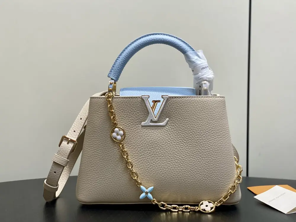 Louis Vuitton — A bag Capucines leather 27 cm