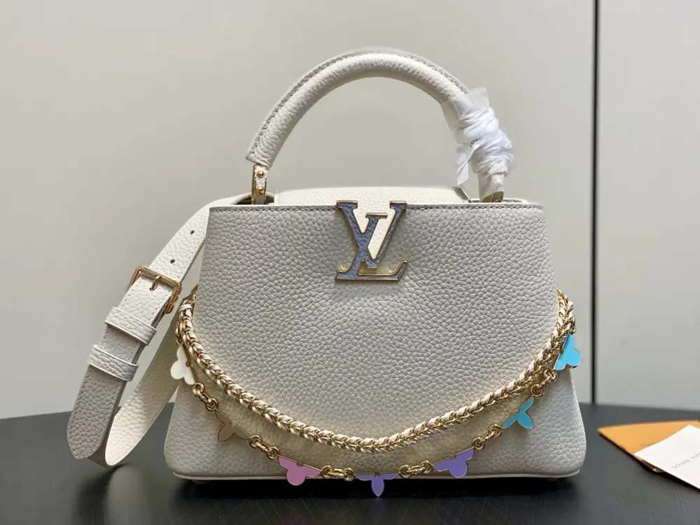 Louis Vuitton — Сумка Capucines шкіряна 27 см