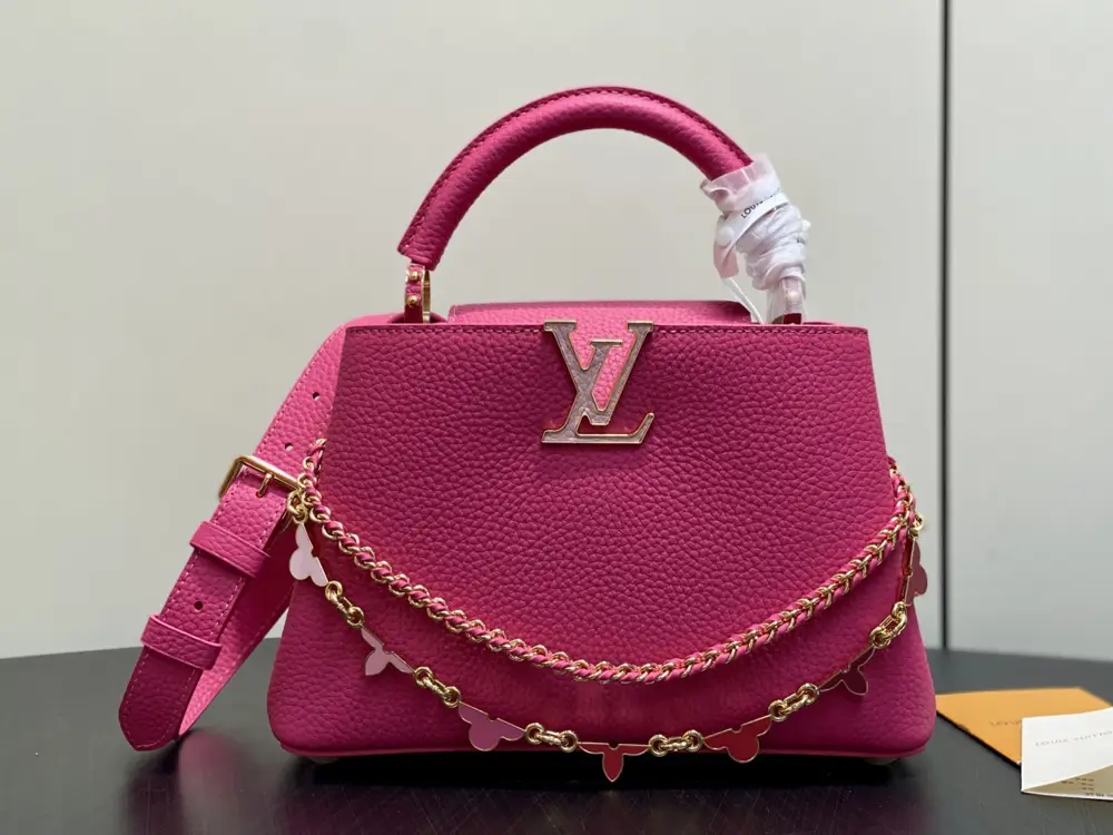 Louis Vuitton — Сумка Capucines шкіряна 27 см