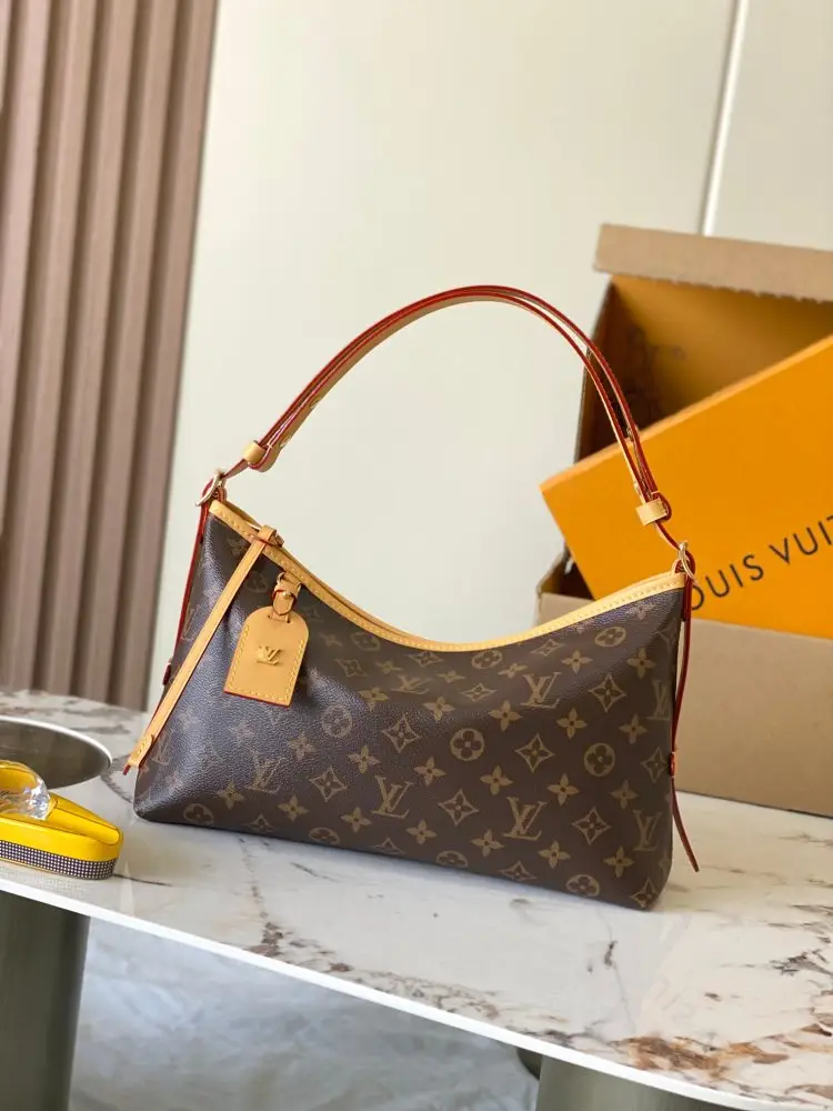 Louis Vuitton — A bag Carryall East West 36 cm