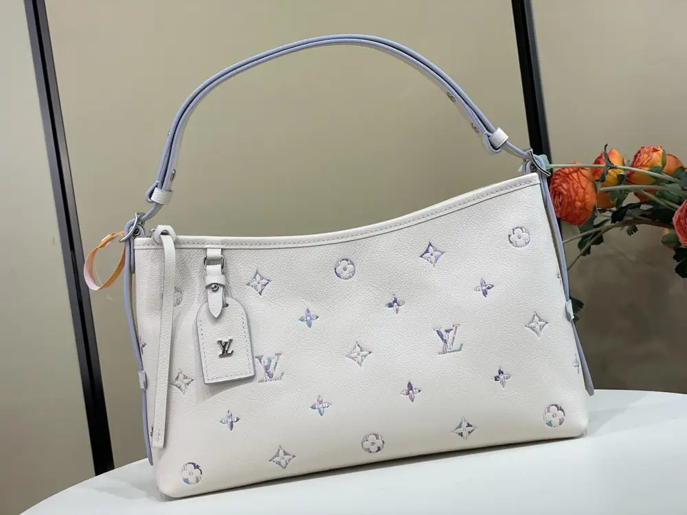Louis Vuitton — Сумка CARRYALL EAST-WEST 36 см