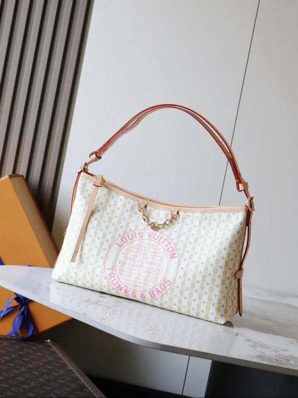 Louis Vuitton A bag Carryall East-West 36 cm — Photo 1