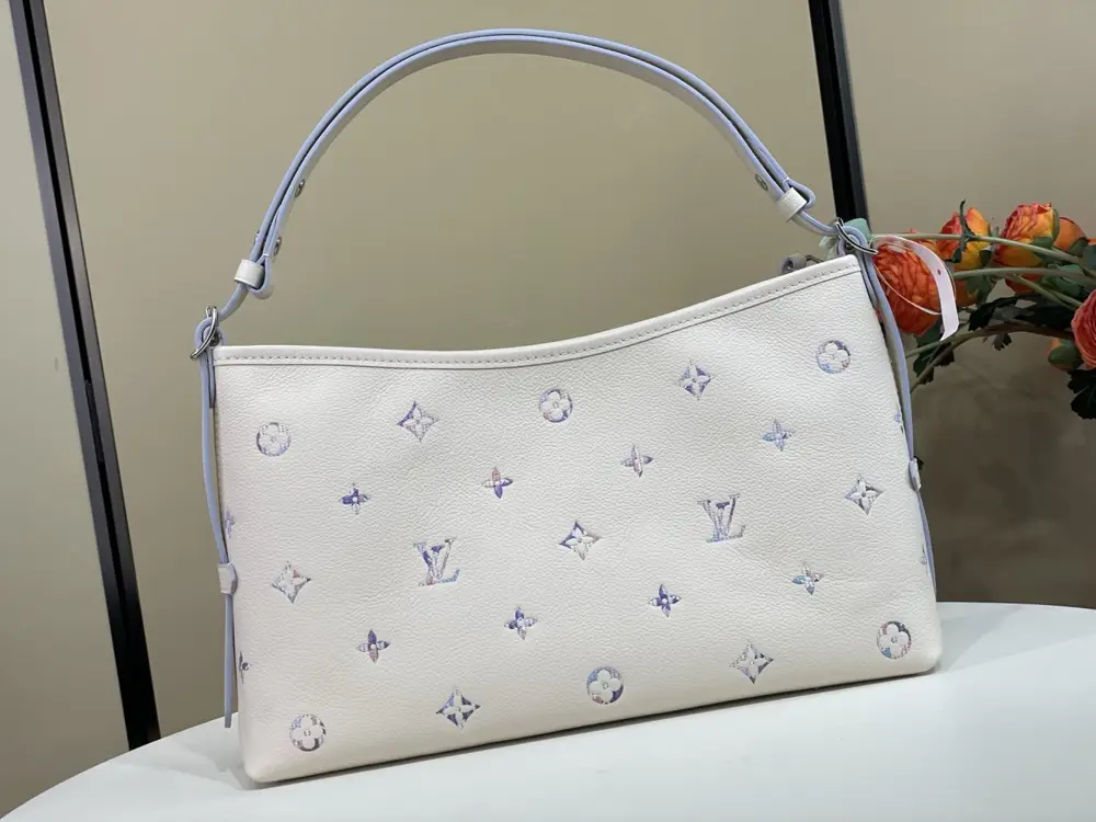 Louis Vuitton A bag CARRYALL EAST-WEST 36 cm — Photo 3