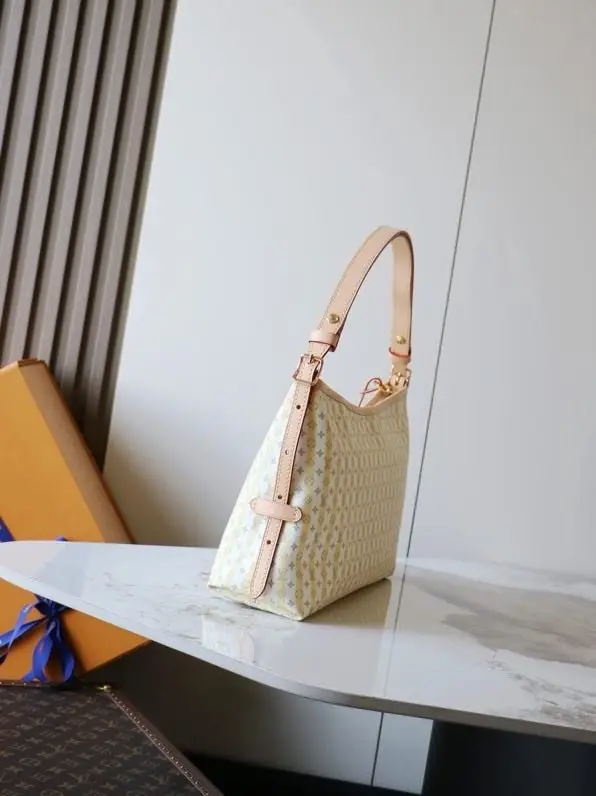 Louis Vuitton A bag Carryall East-West 36 cm — Photo 3