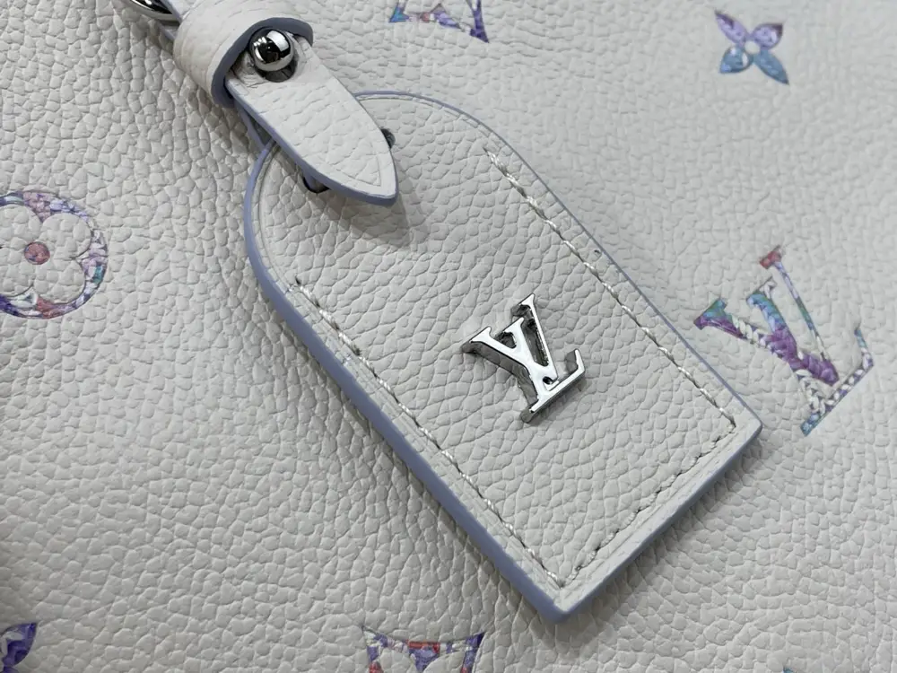 Louis Vuitton A bag CARRYALL EAST-WEST 36 cm — Photo 5
