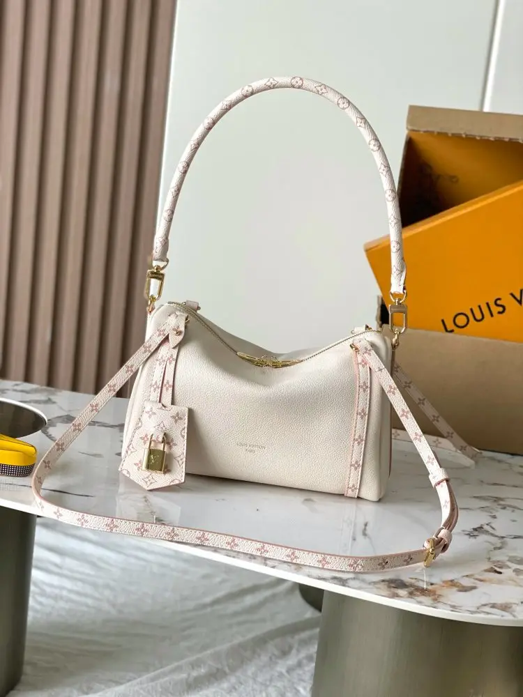 Louis Vuitton — A bag EXPRESS 17 cm