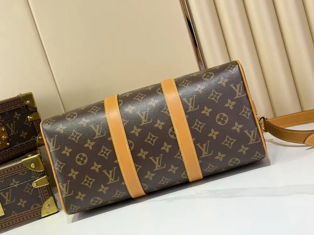 Louis Vuitton Сумка дорожняя KEEPALL BANDOULIÈRE 35 — Фото 4