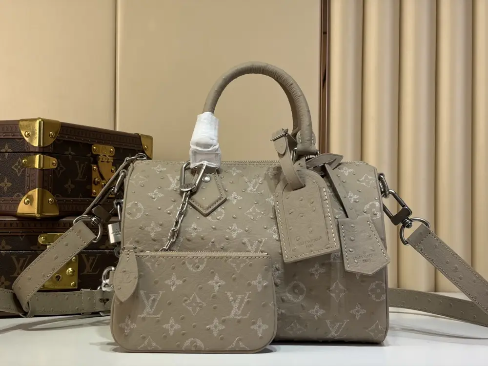 Louis Vuitton — Сумка дорожняя SPEEDY BANDOULIÈRE 25