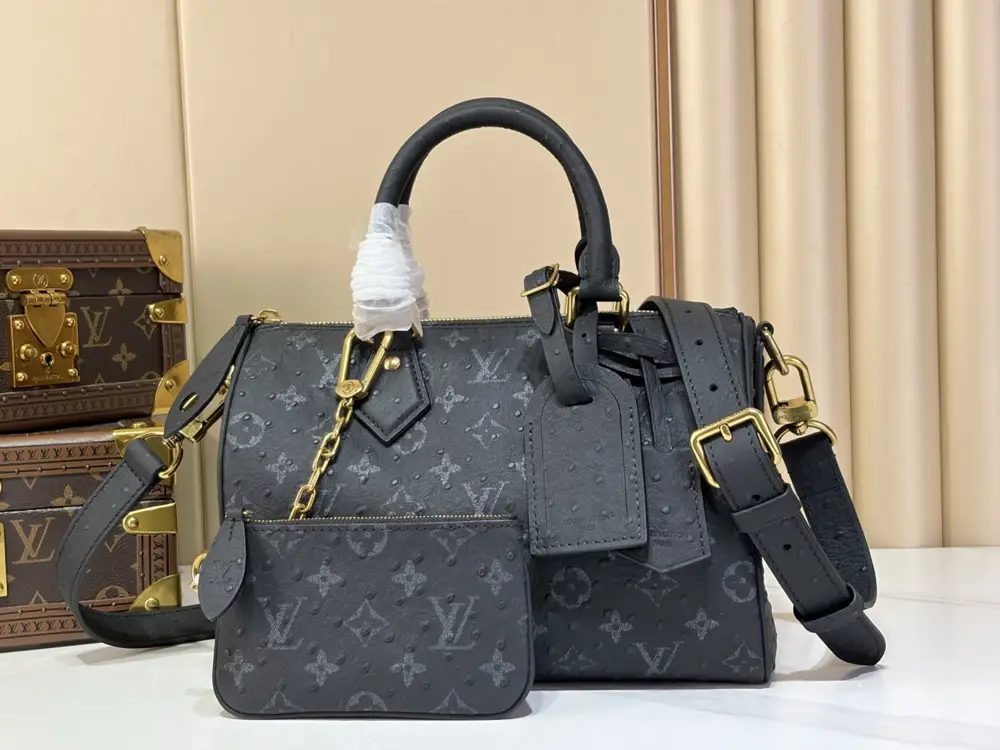 Louis Vuitton — Сумка дорожняя SPEEDY BANDOULIÈRE 25
