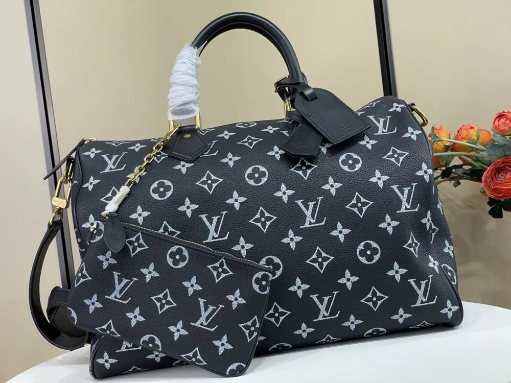 Louis Vuitton — Сумка дорожняя SPEEDY BANDOULIÈRE 40