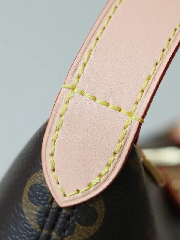 Louis Vuitton Сумка Hills Pochette M27509 — Фото 3