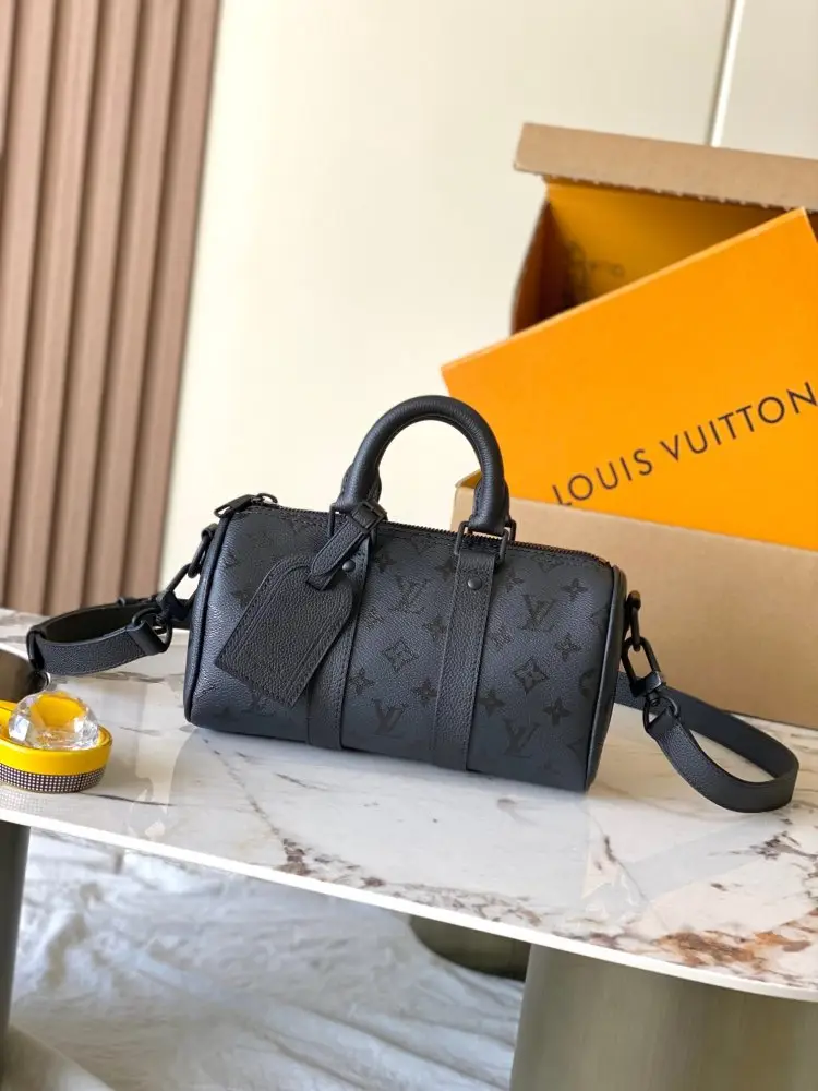 Louis Vuitton — Сумка Keepall Bandouliere 25