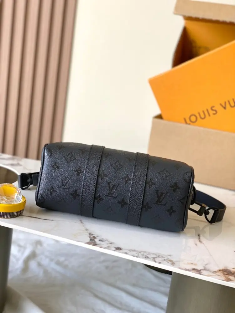 Louis Vuitton Сумка Keepall Bandouliere 25 — Фото 4