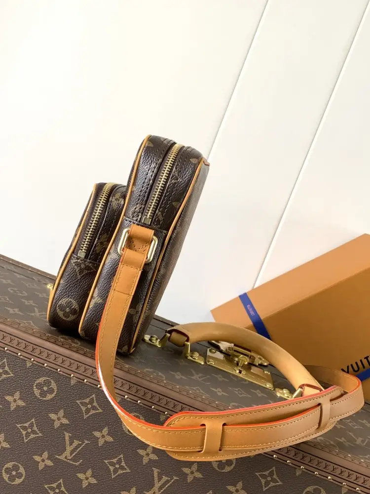 Louis Vuitton A bag кроссбоди of soft veal skin — Photo 2