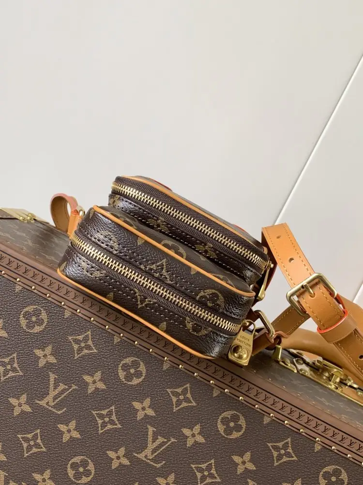 Louis Vuitton A bag кроссбоди of soft veal skin — Photo 5