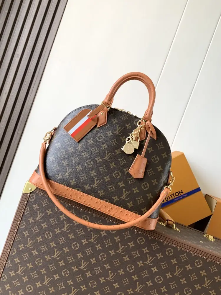 Louis Vuitton — Сумка кожаная Alma 37 см