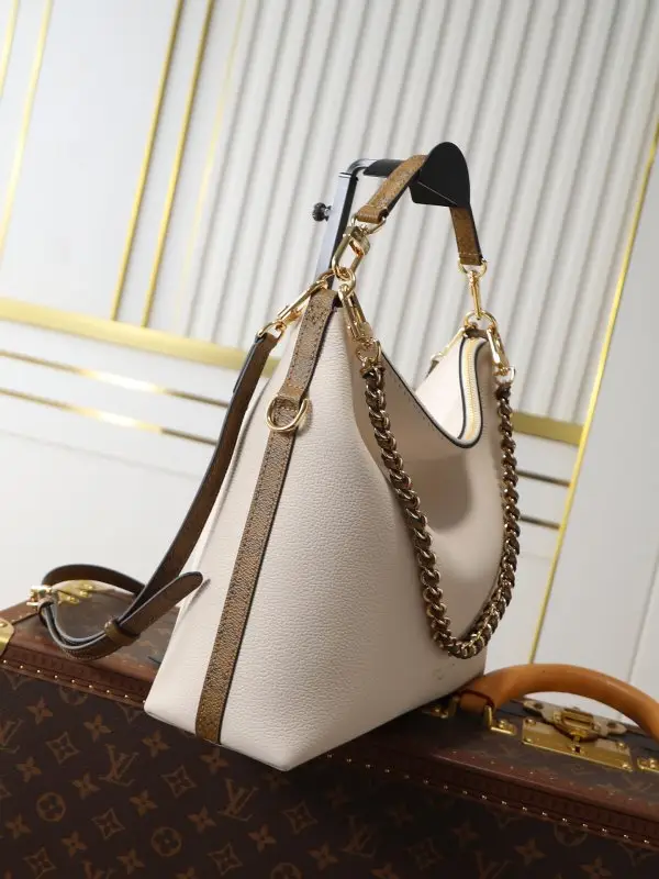 Louis Vuitton A bag leather Multipass 30 cm — Photo 3