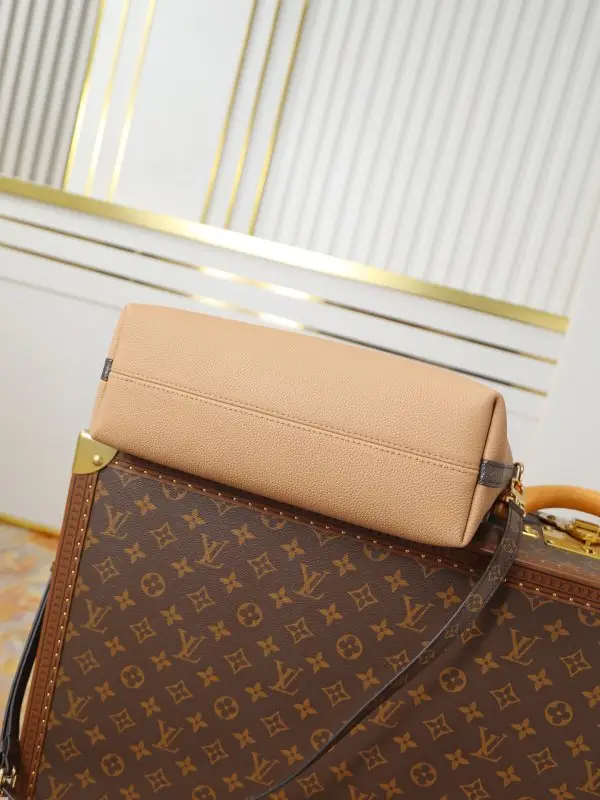 Louis Vuitton Сумка шкіряна Multipass 30 см — Фото 4