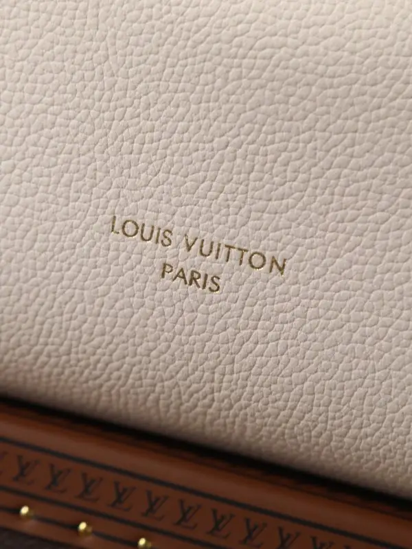 Louis Vuitton A bag leather Multipass 30 cm — Photo 5