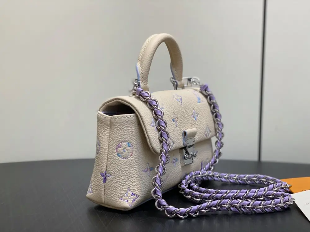 Louis Vuitton Сумка шкіряна Nano Madeline 21 см — Фото 2