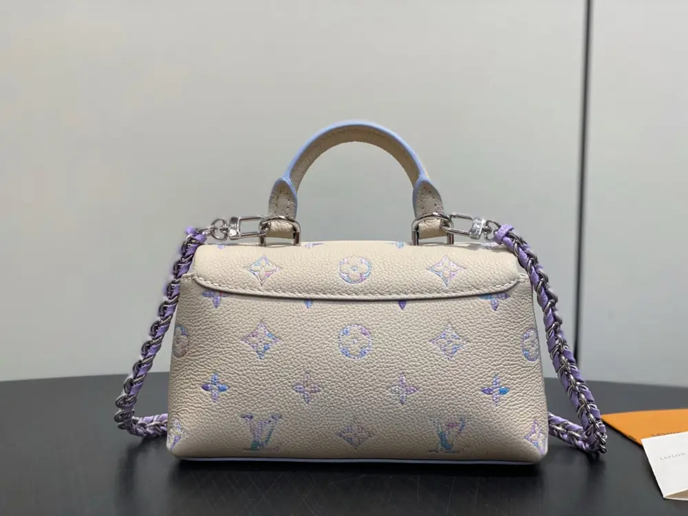 Louis Vuitton Сумка шкіряна Nano Madeline 21 см — Фото 3