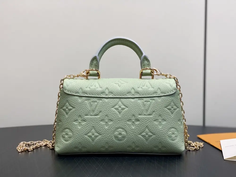 Louis Vuitton Сумка шкіряна Nano Madeline 21 см — Фото 3