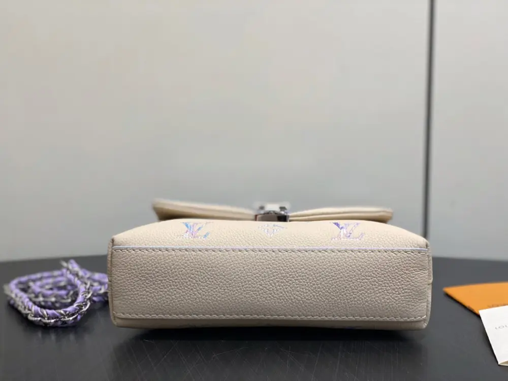 Louis Vuitton Сумка шкіряна Nano Madeline 21 см — Фото 4
