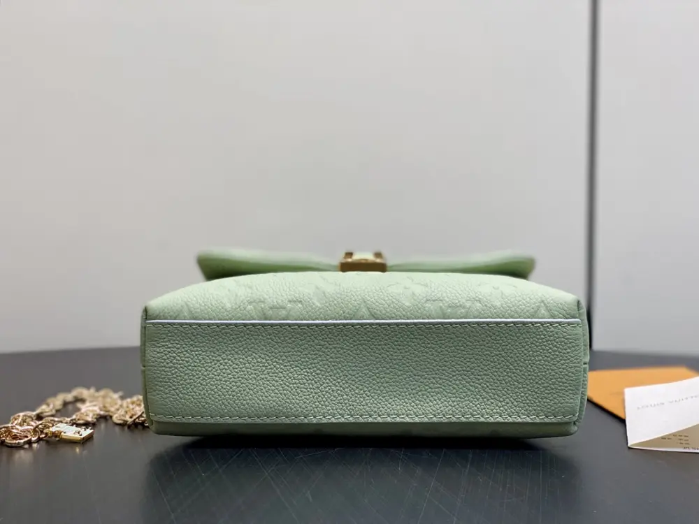 Louis Vuitton Сумка шкіряна Nano Madeline 21 см — Фото 4