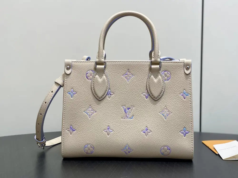 Louis Vuitton — Сумка шкіряна OnTheGo 25 см