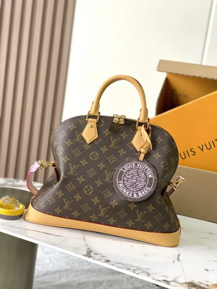 Louis Vuitton — Сумка кожаная женская 37 см M27327