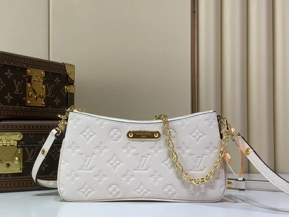 Louis Vuitton Сумка Liv Pochette на цепочке — Фото 1