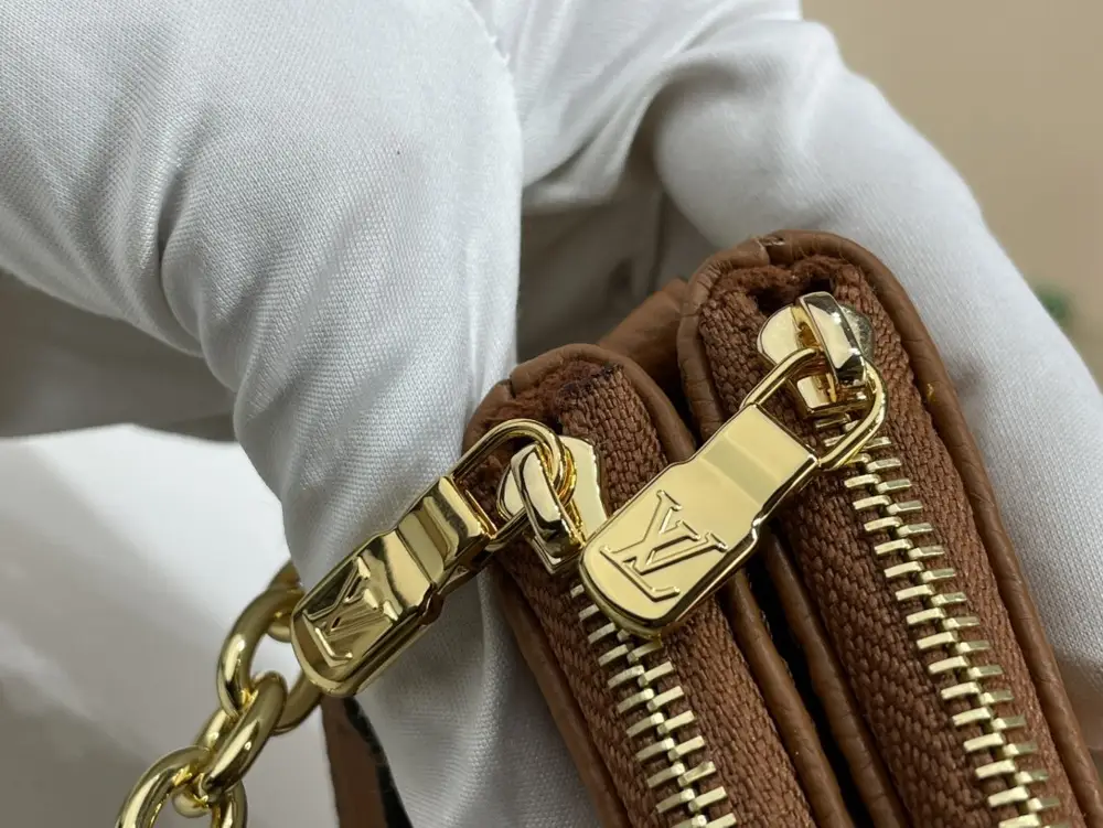 Louis Vuitton A bag Liv Pochette on chain — Photo 5