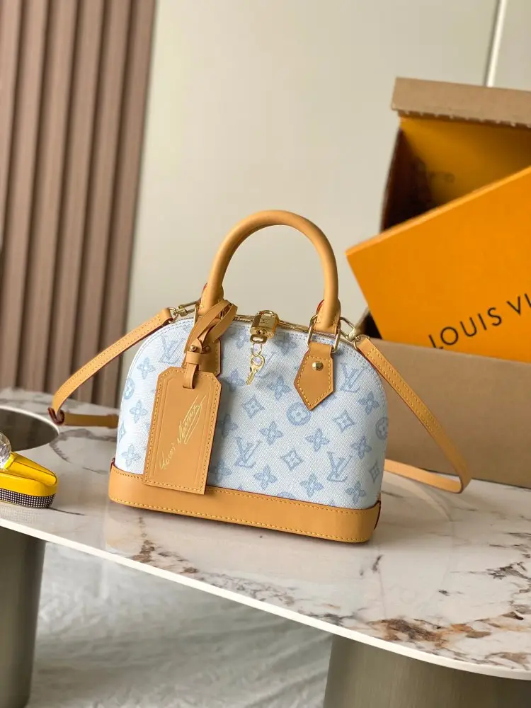Louis Vuitton — Сумка Locker Dopp Kit 23 см