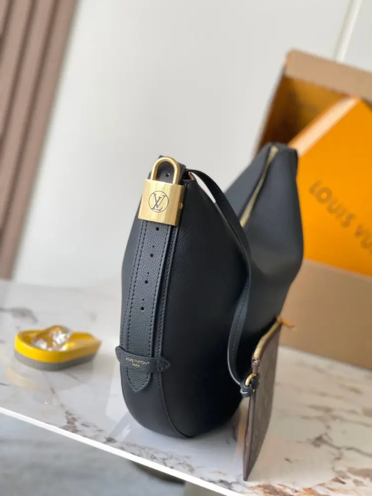 Louis Vuitton A bag Low Key Cookie leather 32 cm — Photo 2