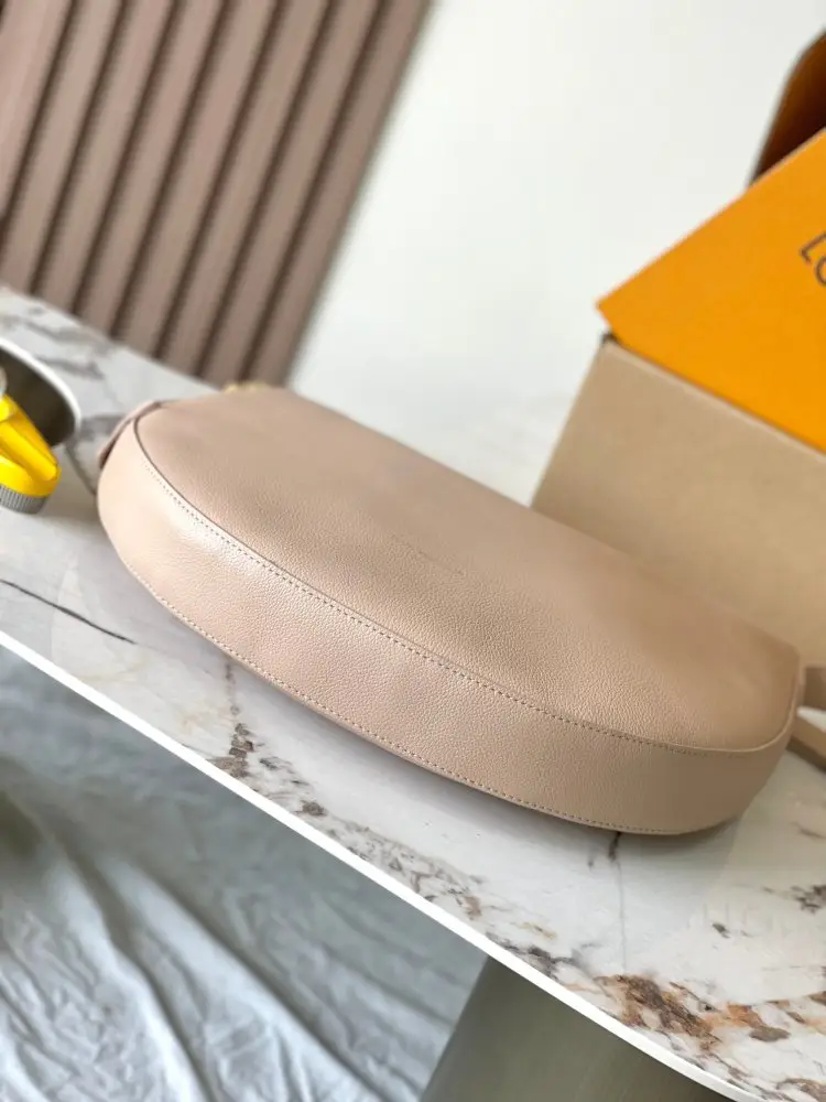 Louis Vuitton Сумка Low Key Cookie шкіряна 32 см — Фото 4