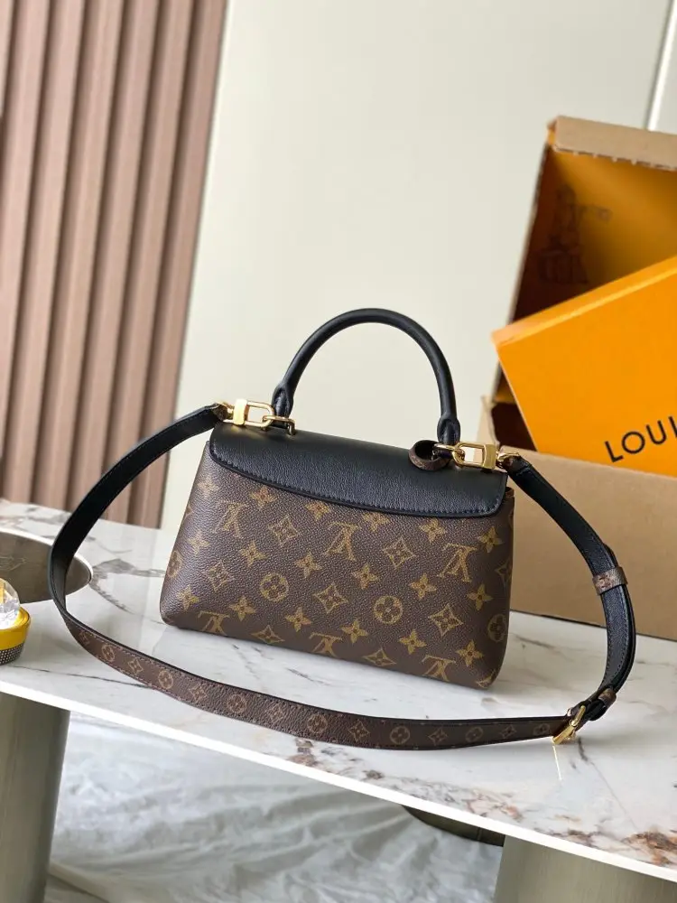 Louis Vuitton A bag Madeleine BB 24 cm — Photo 2