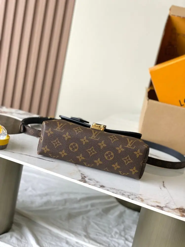 Louis Vuitton A bag Madeleine BB 24 cm — Photo 3