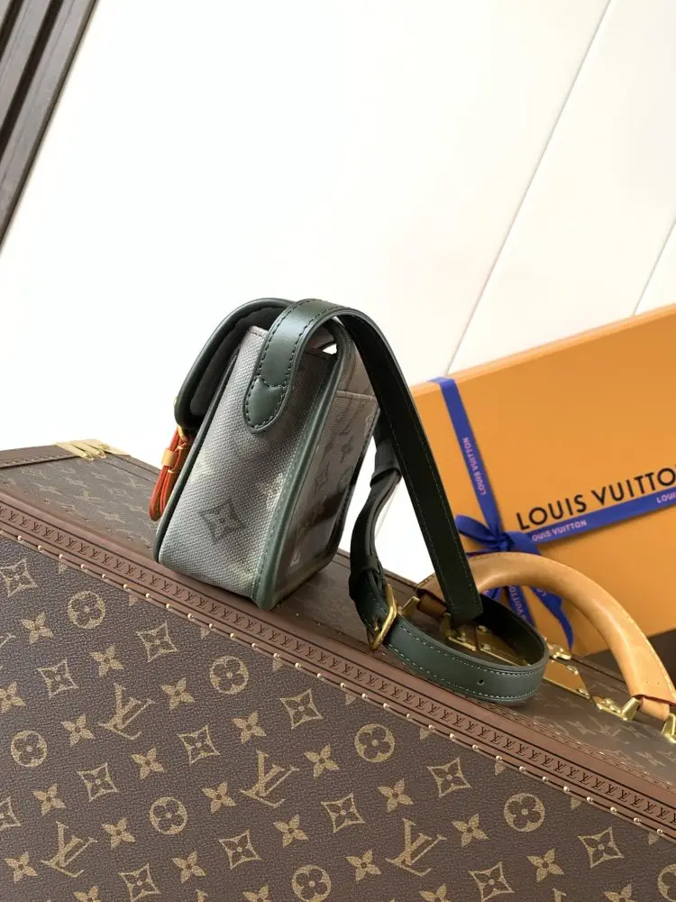 Louis Vuitton Сумка мессенджер 19 см — Фото 2