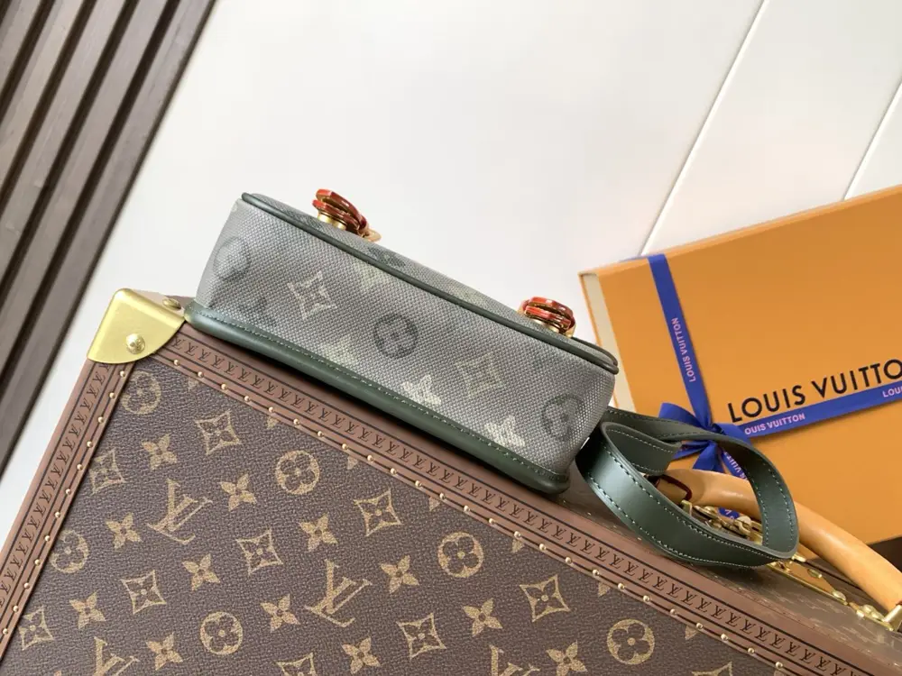 Louis Vuitton Сумка мессенджер 19 см — Фото 4